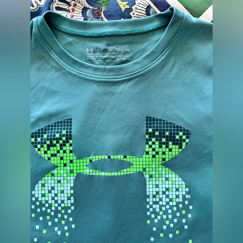 Under Armour Aqua & Green HeatGear tee
